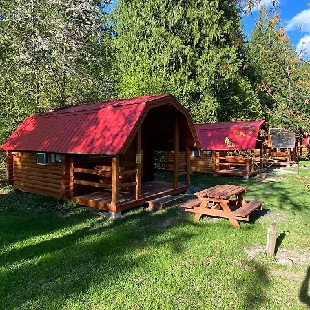 Revelstoke Rv & Cabin Resort エクステリア 写真