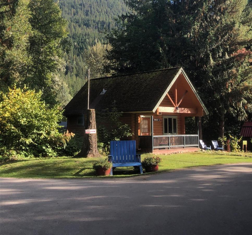 Revelstoke Rv & Cabin Resort エクステリア 写真