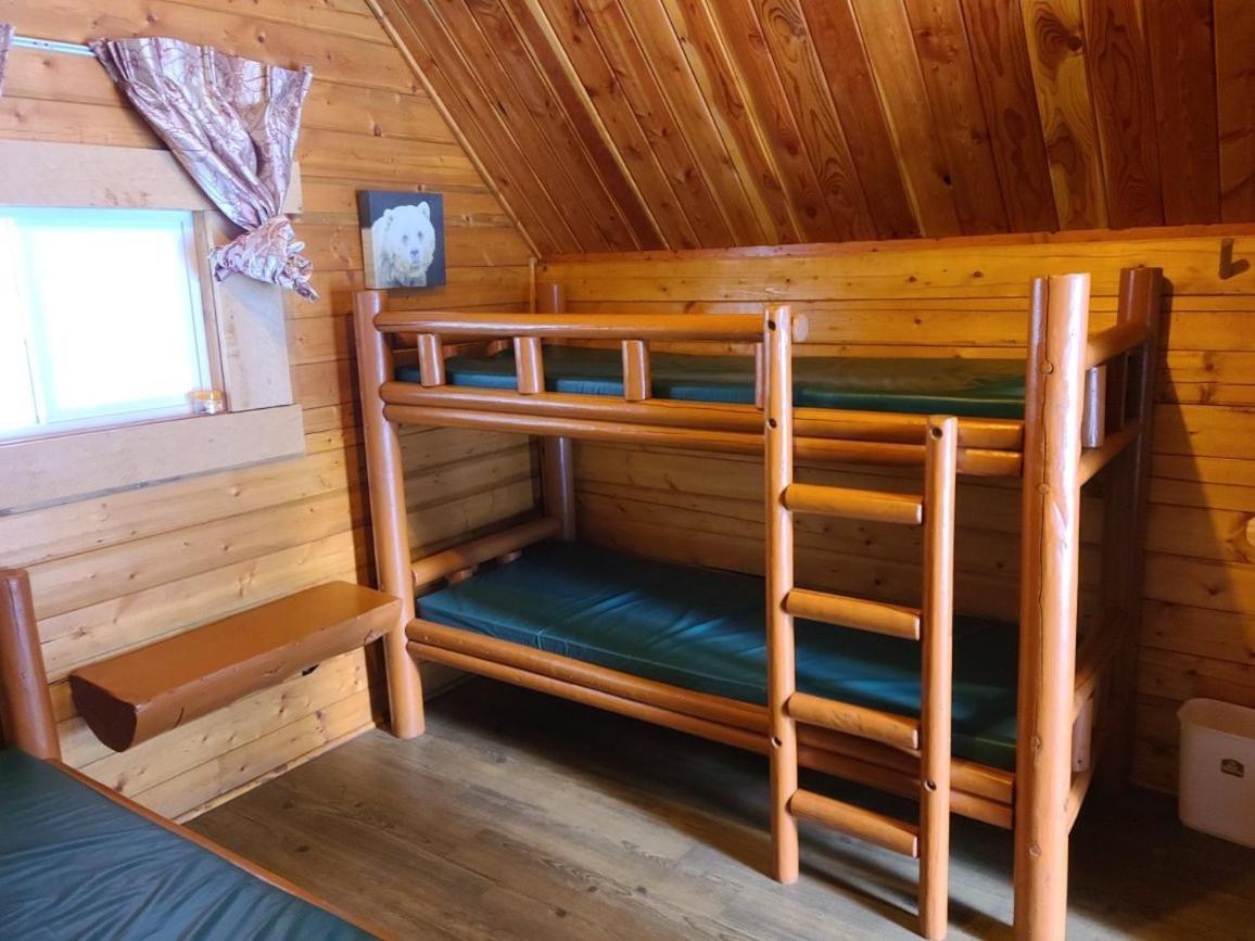 Revelstoke Rv & Cabin Resort エクステリア 写真