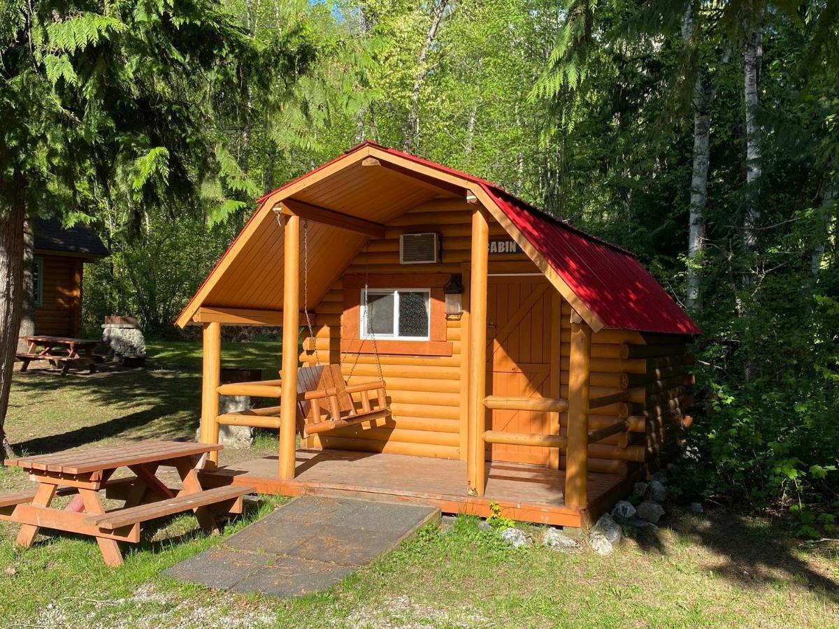 Revelstoke Rv & Cabin Resort エクステリア 写真