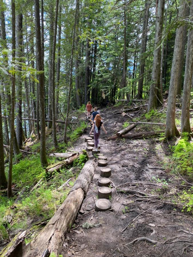 Revelstoke Rv & Cabin Resort エクステリア 写真