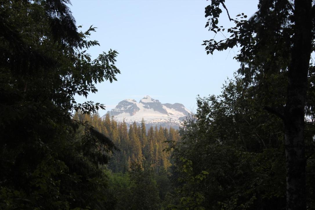 Revelstoke Rv & Cabin Resort エクステリア 写真